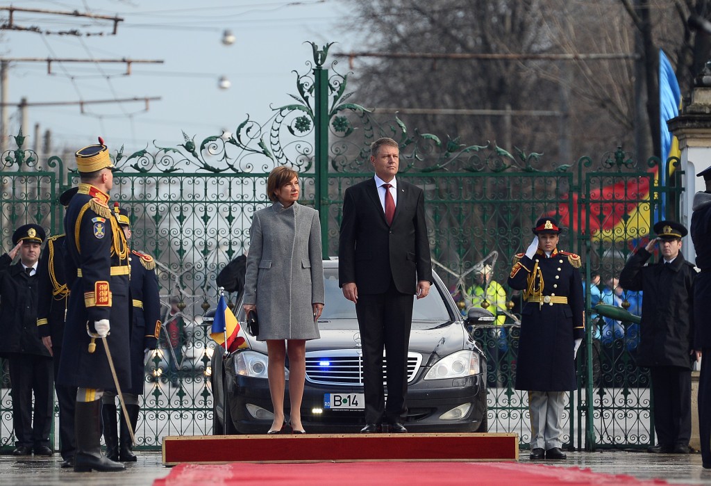 carmen iohannis vestimentatie