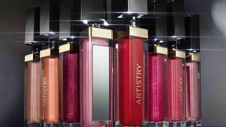 Buze 3D: Signature Color Light Up Lip Gloss by Artistry