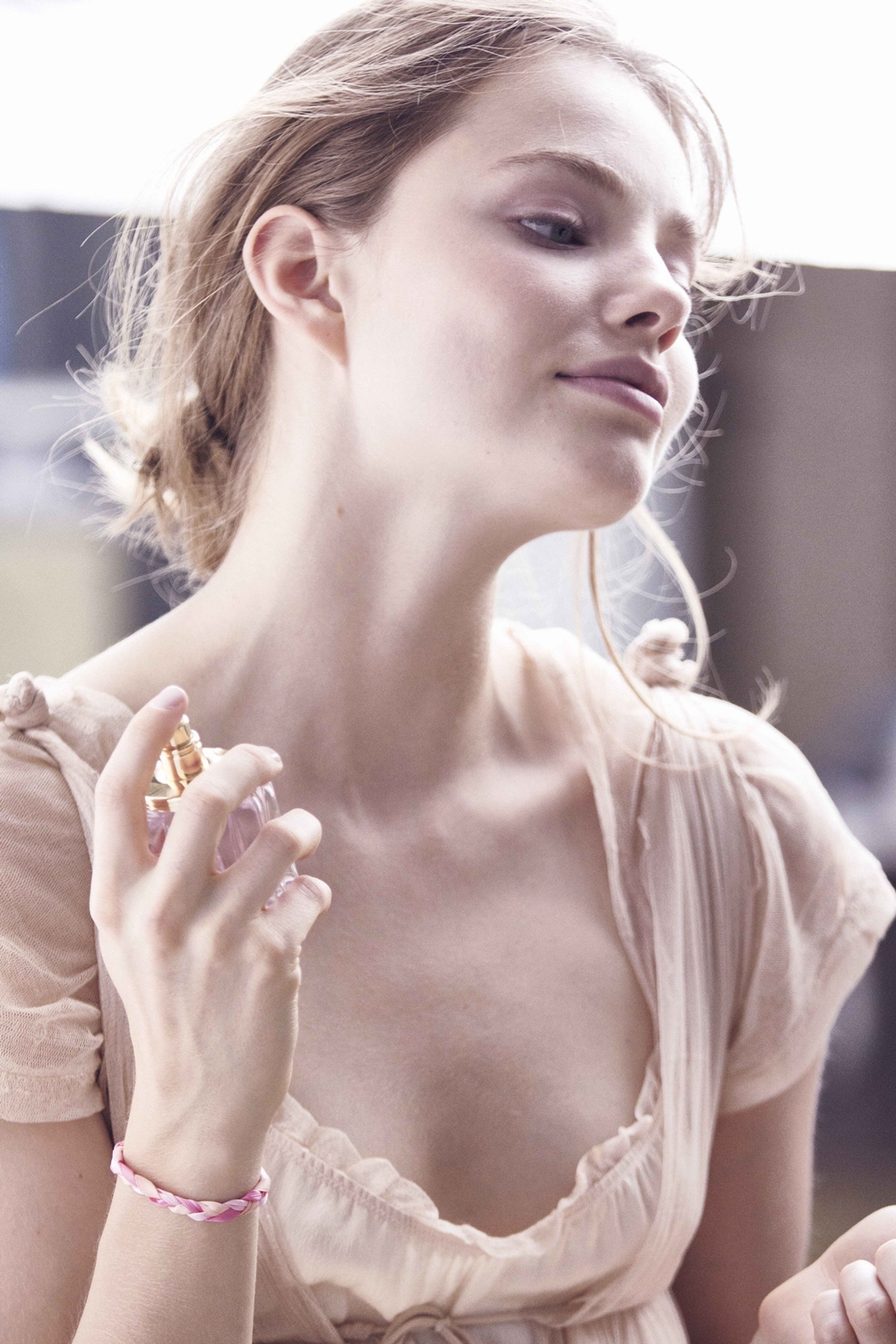 Flora Chic Behind the Scenes image - woman spraying fragrance on her neck